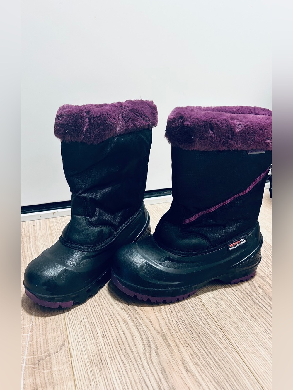 Girls Waterproof Winter Boots – Size 3 – Black & Purple